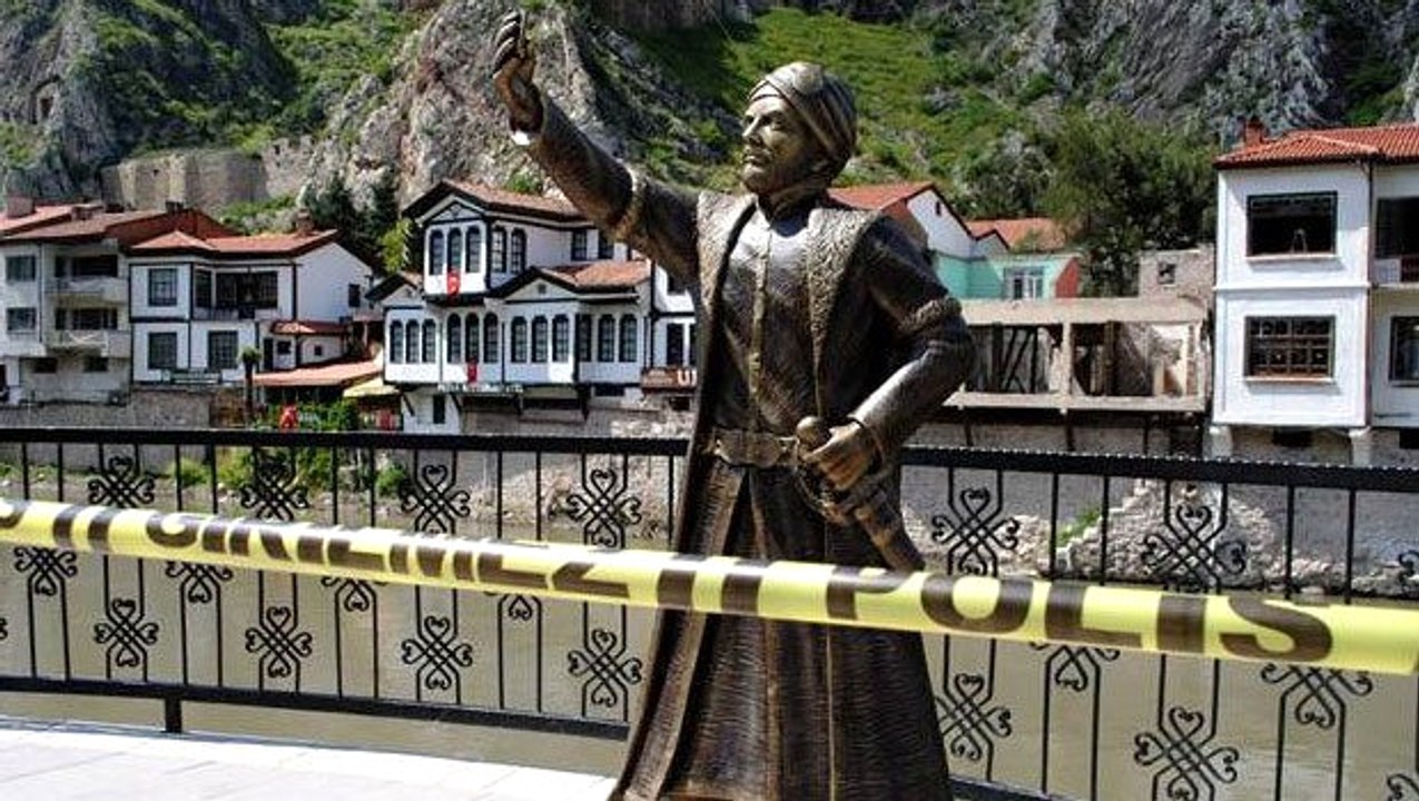 "Selfieci Şehzade" Yine Kılıçsız ve Telefonsuz Kaldı