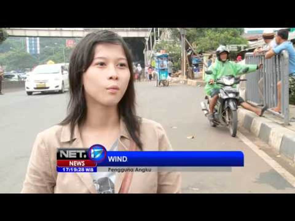 NET17 - Sopir angkutan umum demo di terminal Lebak Bulus