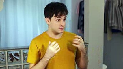 Casais assistindo filme juntos