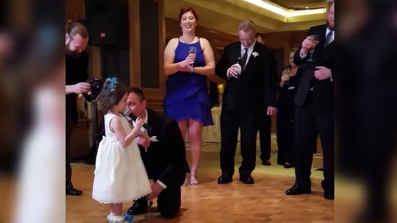 Cette petite fille voulait absolument faire un discours !