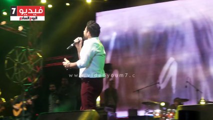 حماقى يغنى "وافتكرت" لايف