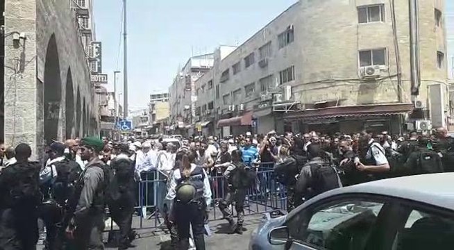 Israeli Police Fire Tear Gas at Protesters Near Temple Mount