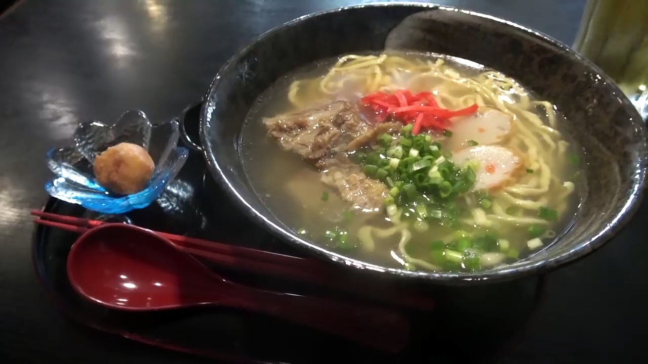 1日で沖縄の海入って北海道のみそラーメン食べて沖縄の海入れるのか旅行