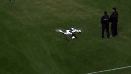 Ver para creer: Fan tira papel higiénico y destroza un dron