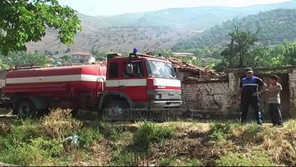 Flakët shkrumbojnë dy banesa - Top Channel Albania - News - Lajme