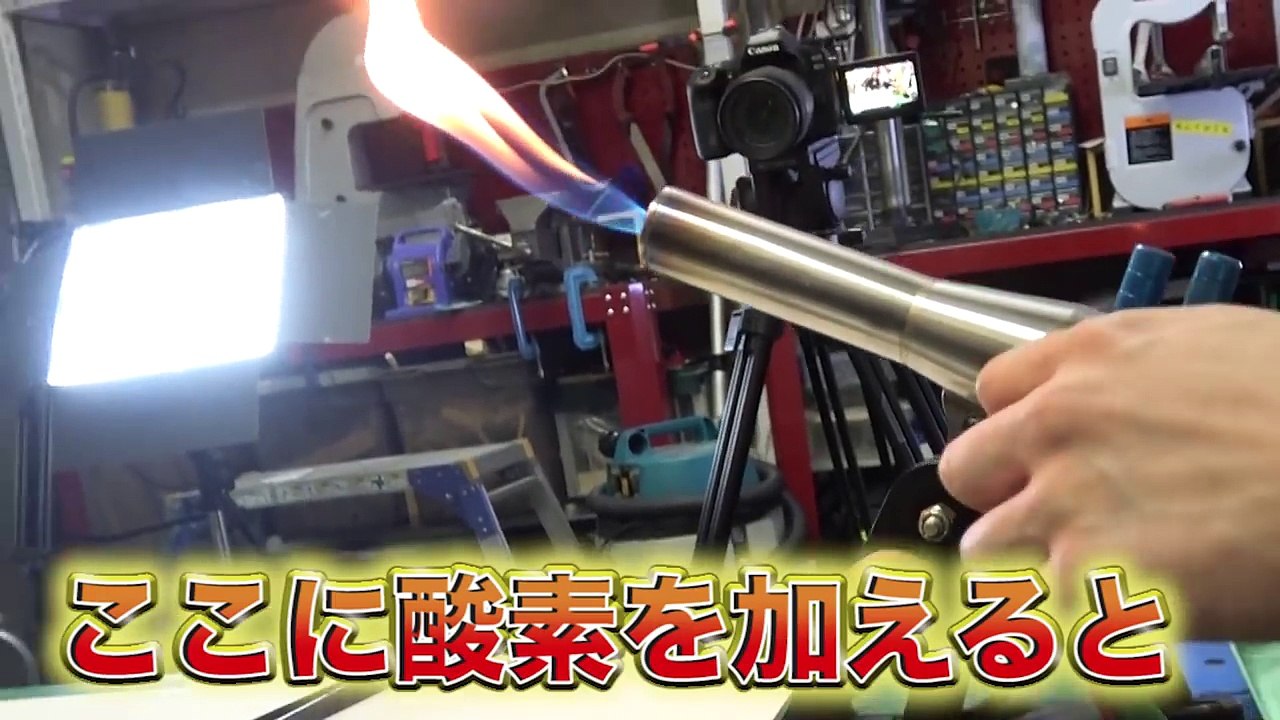 1000度の鉄球を異常に熱すると赤色から緑色に変わる？