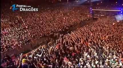 Chester Bennington com cachecol do FC Porto