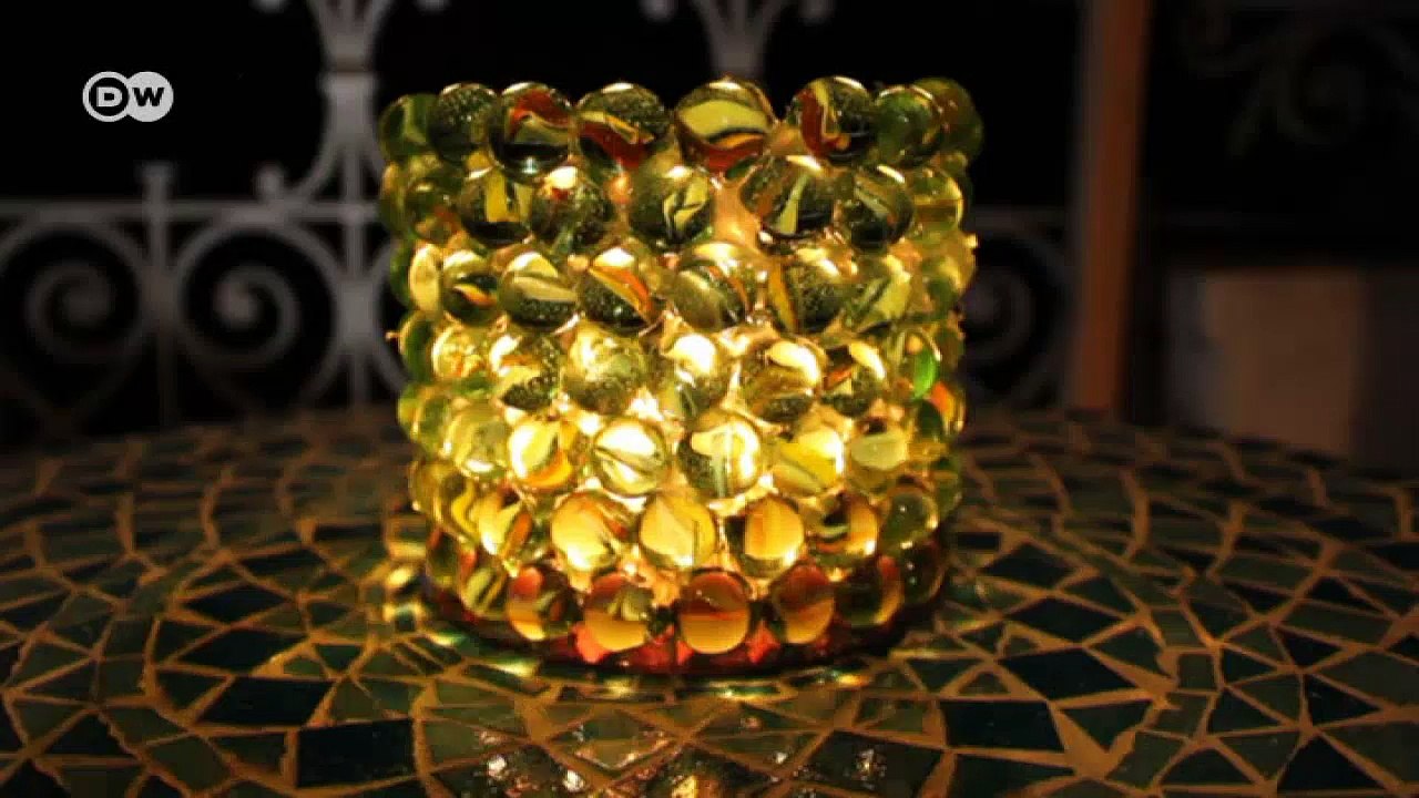 Zum Selberbasteln: Windlicht aus Murmeln | DW Deutsch