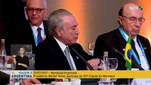 Henrique Meirelles dorme durante discurso de Temer no Mercosul