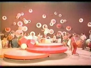 Rocio Durcal - Me estan mirando (Amor en el aire - 1967)