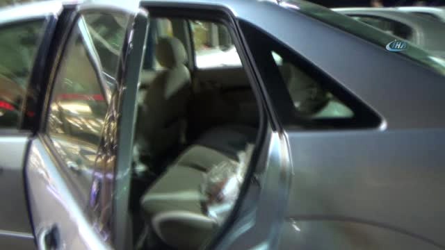 Camı Kırıp Otomobilden 20 Bin Liralık Ziynet Eşyası Çaldılar