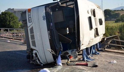 İşçi servisi otomobille çarpıştı: 2'si ağır 19 yaralı