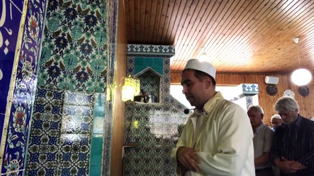 AGLATAN ARAP MAKAMI SÜPER KIRAAT Hafız Metin Demirtaş. Kabe imamı Şeyh Mahir makamı. DEFALARCA DINLETEN KIRAAT. BU SESI MUTLAKA DINLEYIN IZLEMEDEN GECMEYIN. HAFIZ METIN DEMIRTAS. Bu ses kalbinizi titretecek. Amazing imitation Sheikh Maher Muayqali MAKKAH.