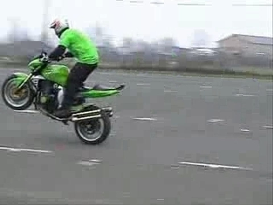 Funk number one vs kawasaki z1000 stunt par rabi