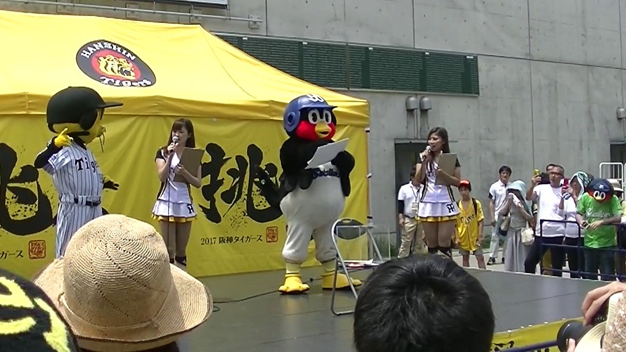 ２日連続の大喜利対決！つば九郎とトラッキーのマスコットステージ