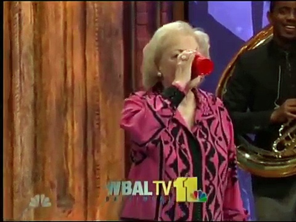 Beer Pong with Betty White and Jimmy Fallon video Dailymotion