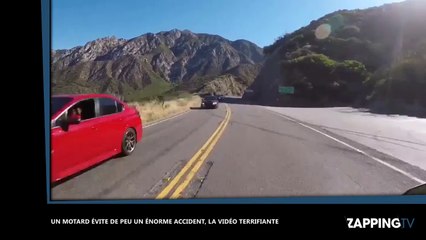 Un motard évite de justesse un énorme accident, la vidéo terrifiante