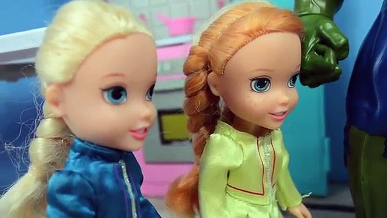 Anna And Elsa Toddlers - Anna Throws Up At School! - video Dailymotion