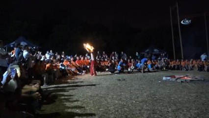 Kamptaki Ateş Gösterisi Nefes Kesti