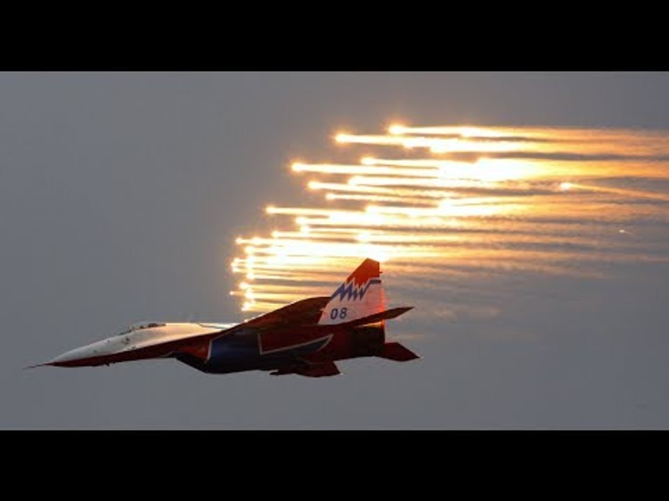 MAKS 2017: Head-spinning 360 video of legendary aerobatic team 'Strizhi' stunts