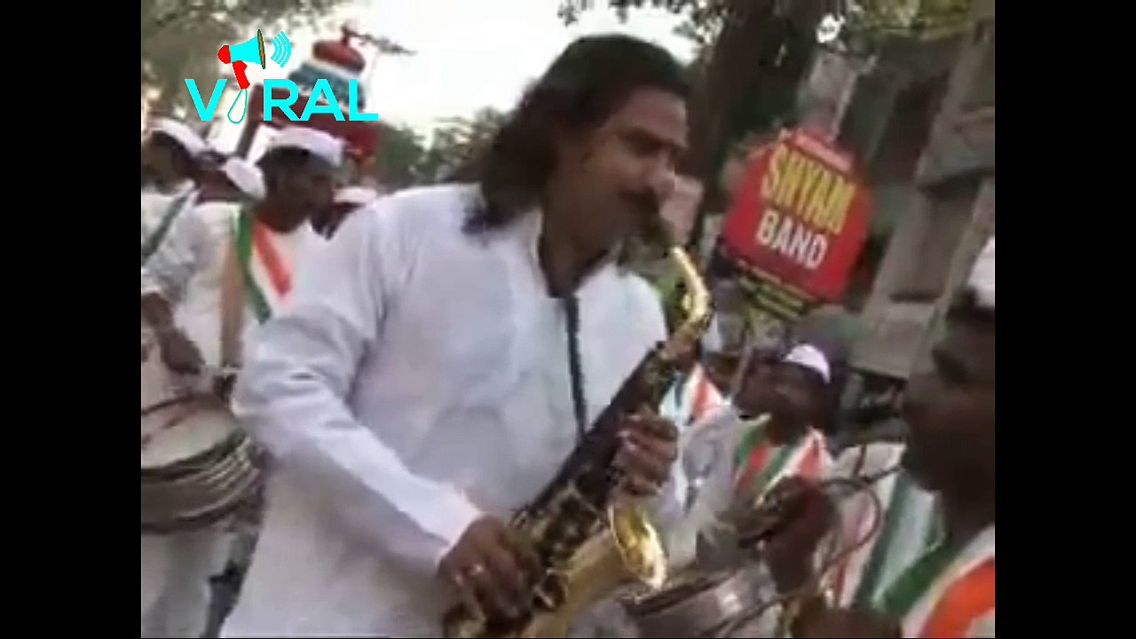 ग़ज़ब का बैंड है! देशभक्ति का ऐसा संगीत आपने पहले नही सुना होगा।
