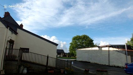 Timelapse video shows wind blowing in two different directions