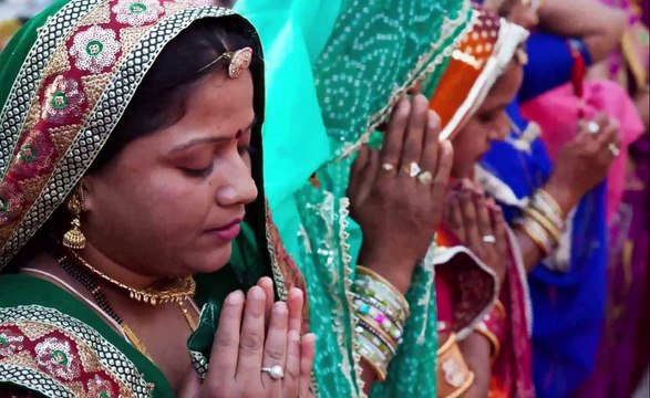 घर में चुपचाप यहाँ छुपा दे एक लौंग फिर देखे चमत्कार बरसेगी लक्ष्मी जी की कृपा नहीं रहेगी धन की कमी