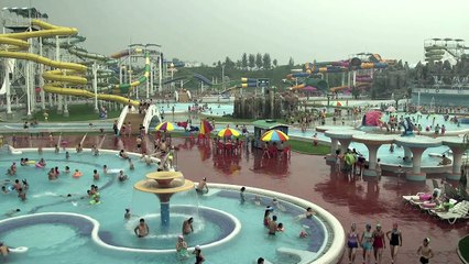 People visit Pyongyang's biggest water park to cool off