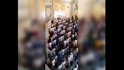 Cuma namazında hep birlikte istiklal marşını okudular