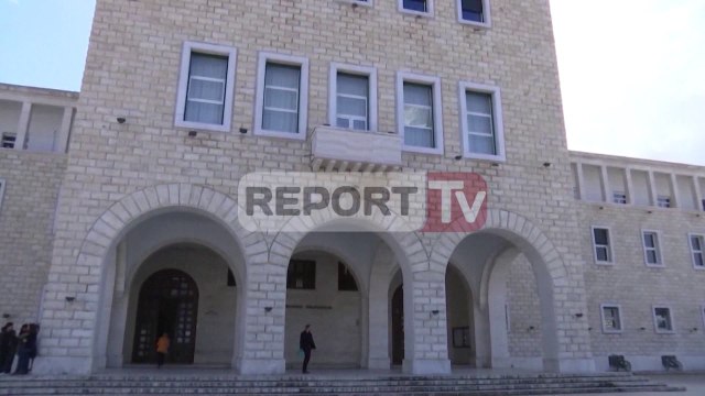 Report TV - Aplikimi për në Universitet sot afati i fundit për Tiranën