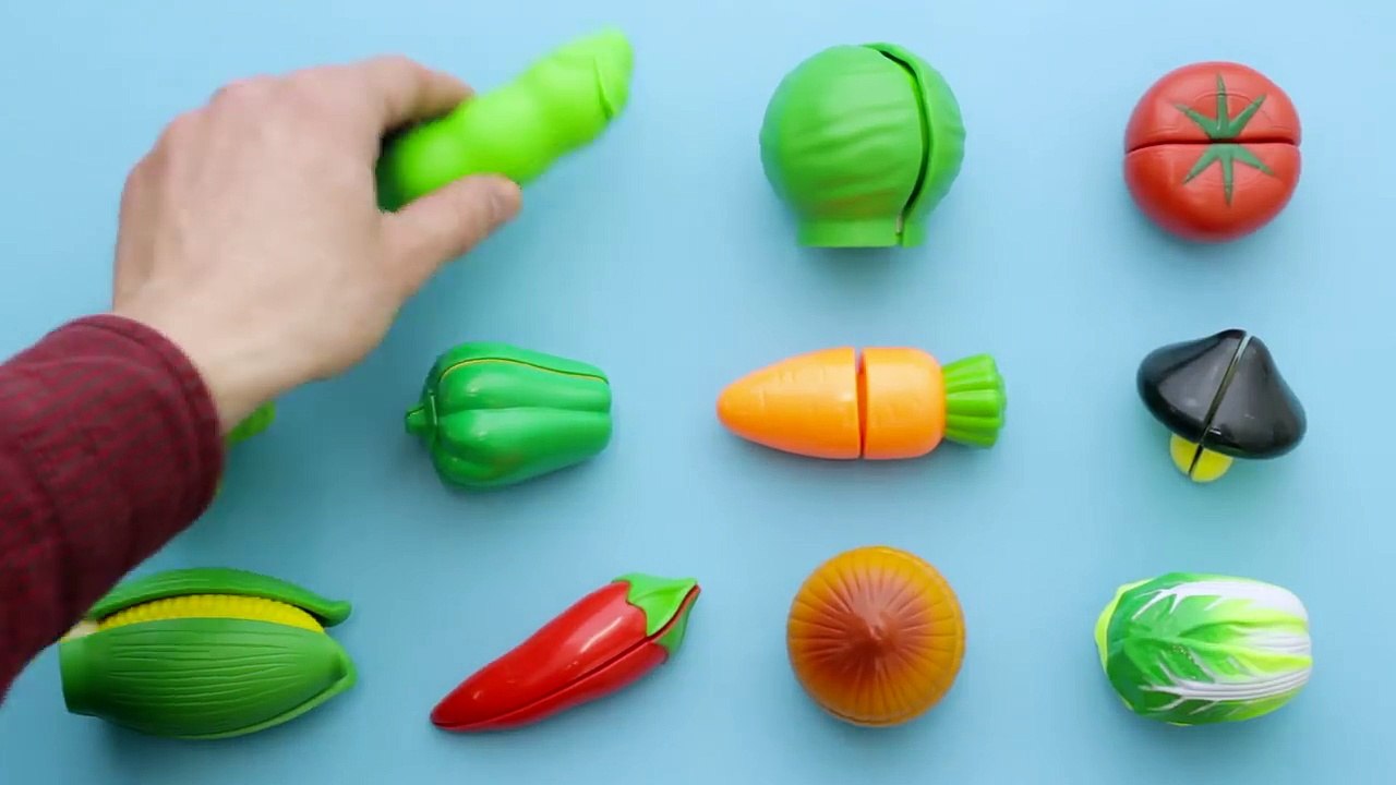 Apprendre des noms de jouet et les légume contre réal et les légume Coupe pour enfants