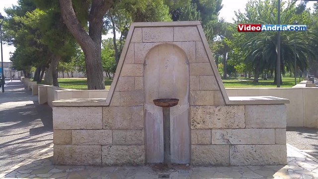 Andria: la storica fontatina della villa comunale chiusa da tempo