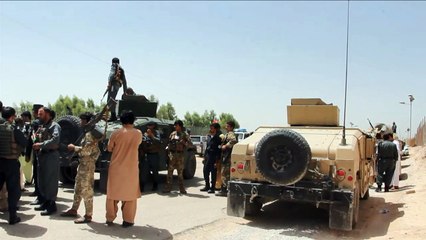 Mueren 16 policías afganos en ataque aéreo de EEUU