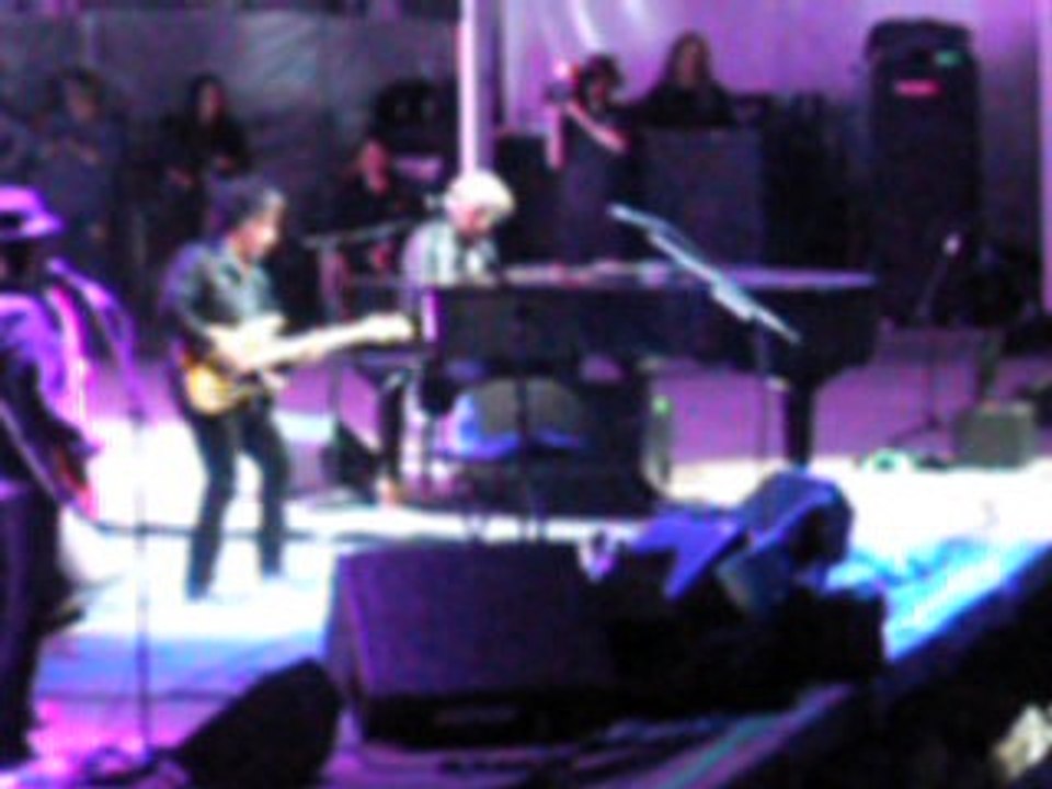 Forest Hills Stadium Concert 06-16-2017: Hall & Oates - Sara Smile