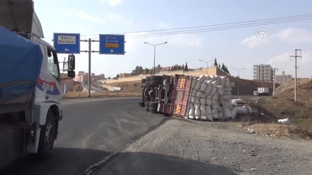 Cizre'de Saman Yüklü Kamyon Devrildi : 1 Yaralı