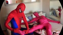 Médico congelado en en embarazada Chica araña hombre araña superhéroe embarazada elsa hamil spiderbaby reales