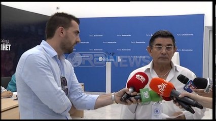 Video herunterladen: Ora News – Selami: Fotoja e Bashës në disa qendra votimi. E konfirmon edhe Gjana