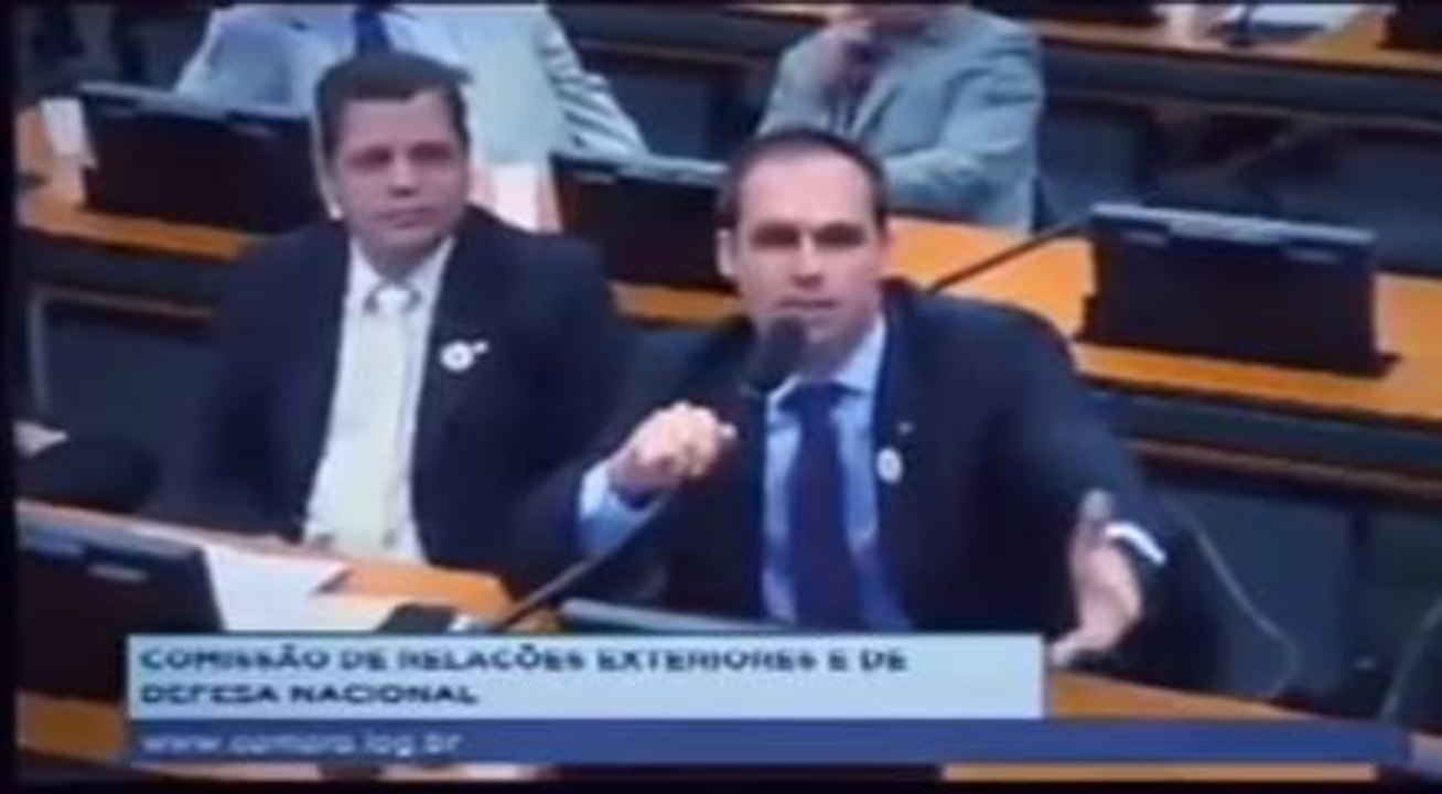 Eduardo Bolsonaro destrói Jean Wyllys