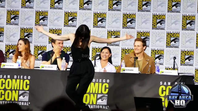 OUTLANDER CAST DANCES AT COMIC CON PANEL !! San Diego Comic Con SDCC 2017