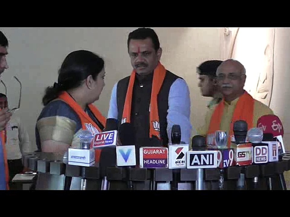 Smriti Irani addresses BJP Yuva Morcha at BJP head quarter Kamalam
