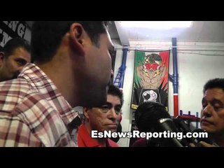 Oscar De La Hoya: Mayweather is His Own Boss