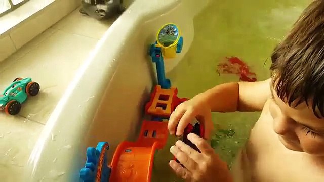 Et bain des voitures Finlandais chaud débarrasser éclaboussure amerrissage gare jouets roues Disney blastin mcmissile