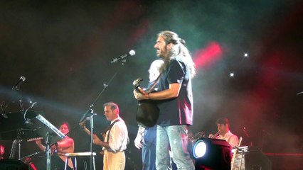 Γιάννης Χαρούλης & Διονύσης Σαββόπουλος ~ Σου μιλώ και κοκκινίζεις