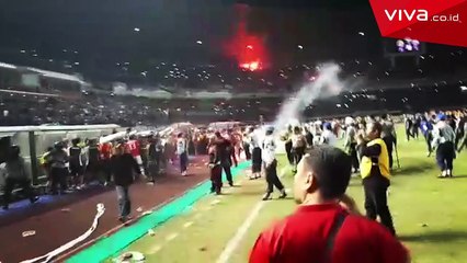 Rekaman Suporter Persib Lempari Pemain Persija Usai Laga