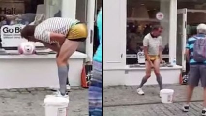 Video herunterladen: Funny British Busker Dancing To Uptown Funk