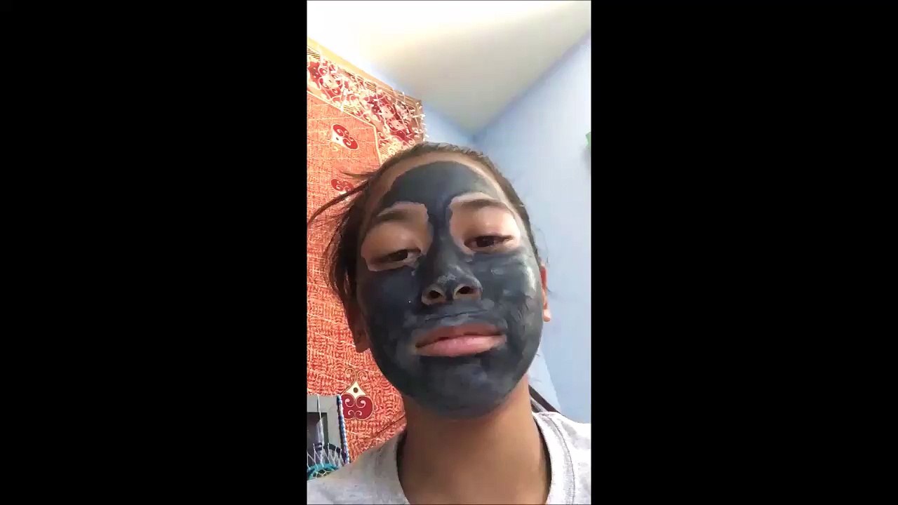 Elle a faillit se faire bouffer par son chien à cause de son masque de beauté