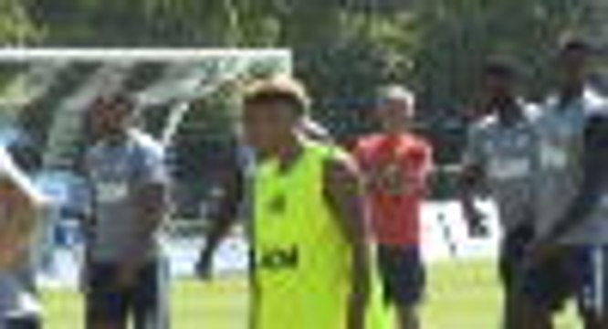 Mourinho wants two more players in 'difficult market'