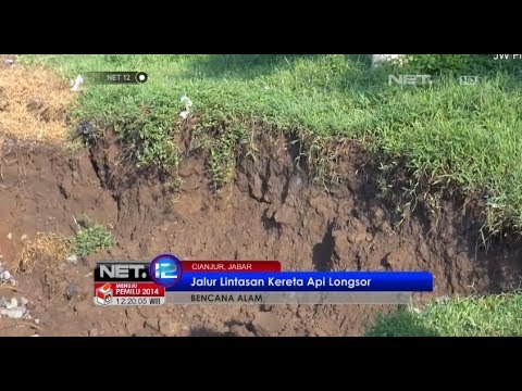 NET12 - Jalur lintasan Kereta Api Cianjur Bandung longsor usai hujan lebat Jumat malam