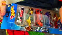 Человек Паук Распаковывает Машинки Хот Вилс Spider-Man Unpacking Hot Wheels Cars