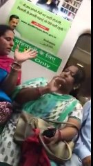 Delhi metro - fight for seats